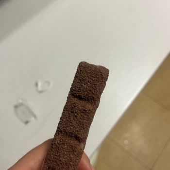 Tarihi Geçmiş Kinder Bueno Çikolata Üzerinde Sağlık Endişesi