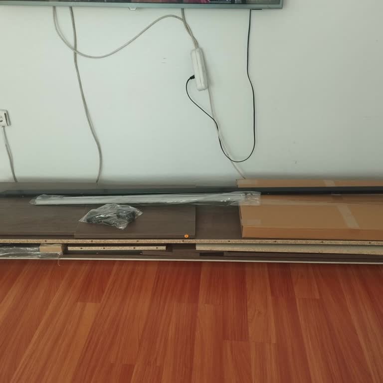 Kelebek Mobilya'da Eksik Parçalı Televizyon Konsolu Ve Montaj İhmali