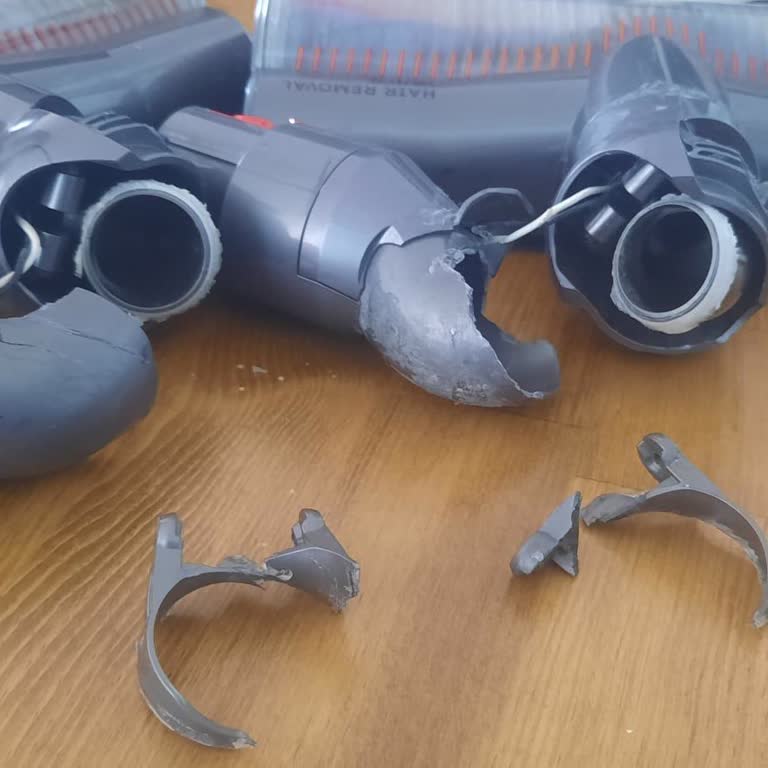 Dyson Süpürgelerinin Kırılgan Parçası İçin Ücretsiz Değişim İstiyorum