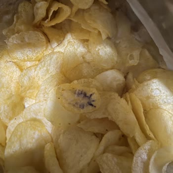 Mor Mavi Renkli Lekeli Lays Cipsi Üzerinden Güven Kaybı Ve Telafi Talebi
