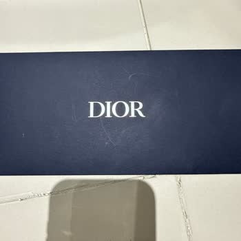 Dior Erkek Spor Ayakkabısının Tek Taraflı Sararma Sorunu Ve Üretim Hatası Talebi