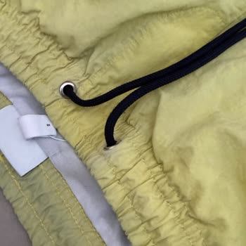 Lacoste Erkek Sarı Şortun Hızlı Renk Solması Ve Kalite Sorunu