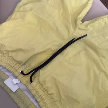 Lacoste Erkek Sarı Şortun Hızlı Renk Solması Ve Kalite Sorunu