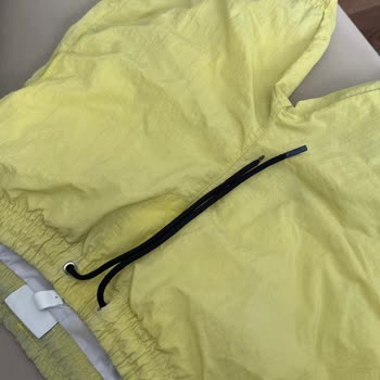 Lacoste Erkek Sarı Şortun Hızlı Renk Solması Ve Kalite Sorunu