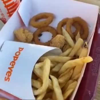 Popeyes Kötü Patatesler Ve Soğan Halkaları