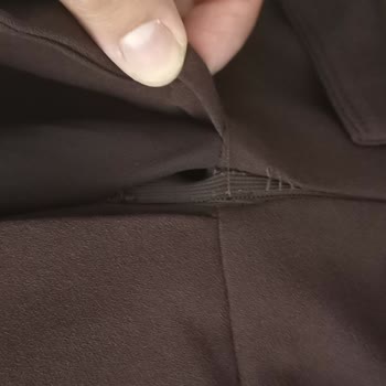 Semalabutikk Defolu Bir Abiye Göndermeleri