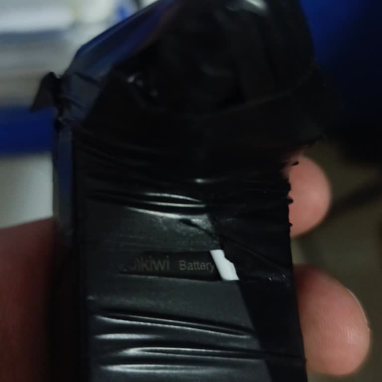 Eksik Su Haznesi Ve Mop, Kırık Şarj Adaptörü Ve Yetersiz Servis