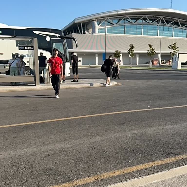 Bursa Hattı 1,5 Saat Bekleme Ve Kaba Personel Tavrı