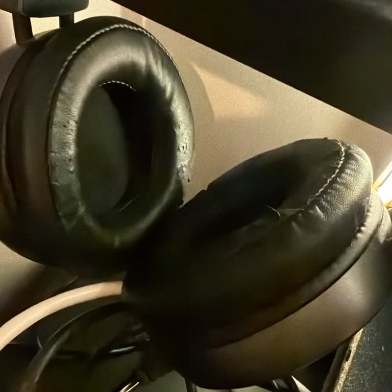 Gamepower Jin Rainbow Headset Ear Pads Peel Severely Despite Minimal Use