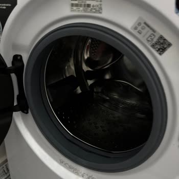 Arçelik Çamaşır Makinesi Kendi Kendine Su Dolduruyor Ve Evde Su Baskınına Neden Oluyor