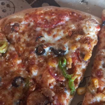 Domino’s Kars Merkez Şubesinde Eksik Ve Kalitesiz Pizzalar