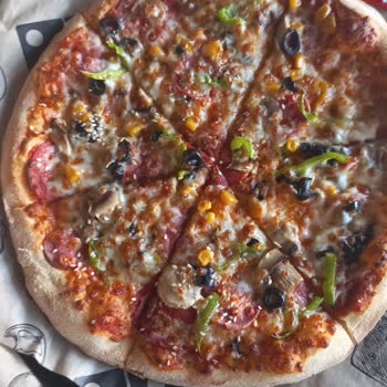 Domino’s Kars Merkez Şubesinde Eksik Ve Kalitesiz Pizzalar