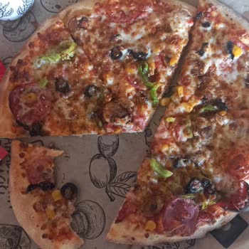Domino’s Kars Merkez Şubesinde Eksik Ve Kalitesiz Pizzalar