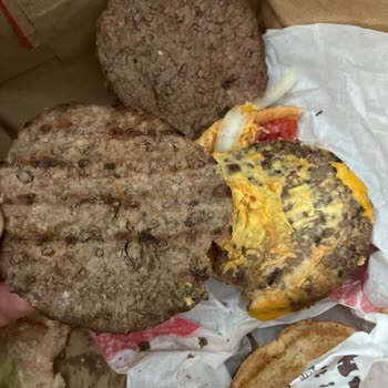 Polatlı’daki Burger King Şubesinde Çocuk Hamburgerinde Yabancı Böcek Benzeri Maddeler Ve İhmal