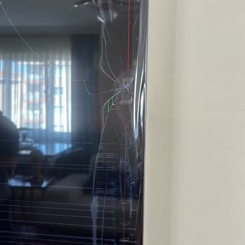 Kutudan Çıkan Hasarlı Televizyon İçin Acil Değişim Talebi