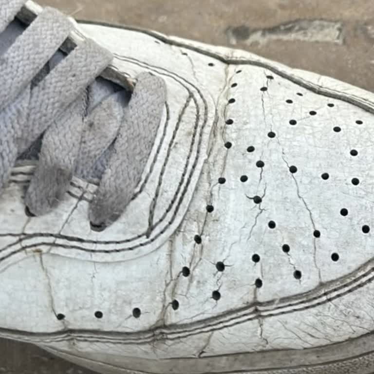 Nike Ayakkabısındaki Üst Çatlamanın Üretim Hatası Olarak Değerlendirilip Değişim İsteniyor