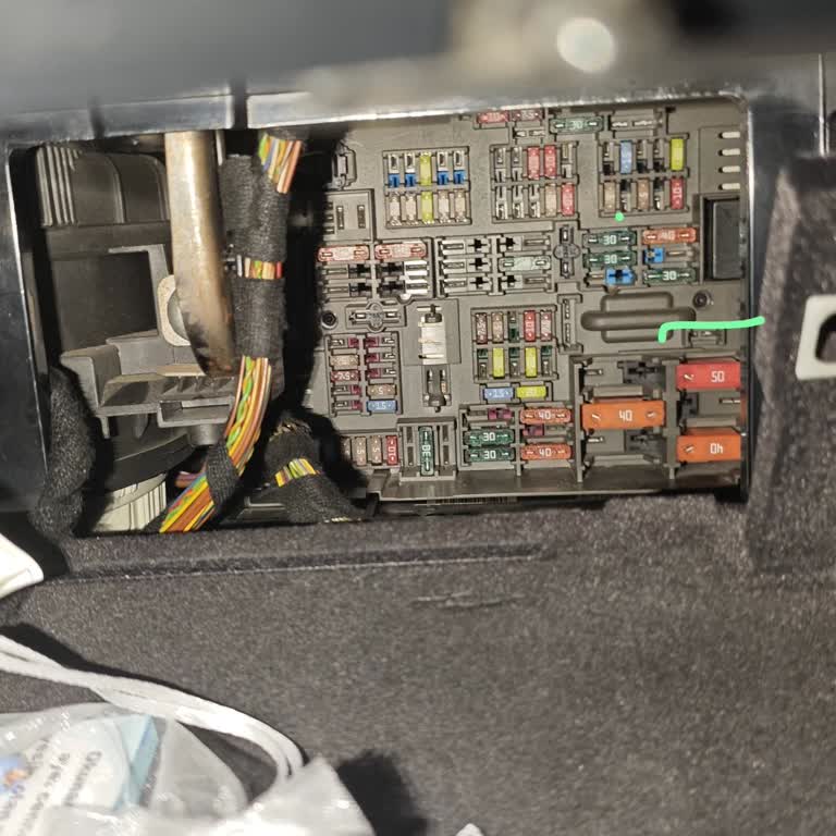 Temassız Sigorta Paneli Arızası Aracın Elektriğini Kesiyor Ve Güvenliğimi Tehdit Ediyor