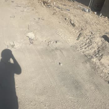 Mahalledeki Çukurlar Ve Düzensiz Parkeler Araç Girişini Engelliyor; Belediye Cevapsız Kalıyor