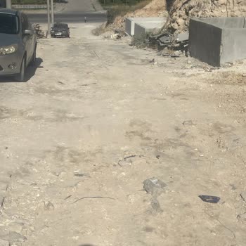 Mahalledeki Çukurlar Ve Düzensiz Parkeler Araç Girişini Engelliyor; Belediye Cevapsız Kalıyor