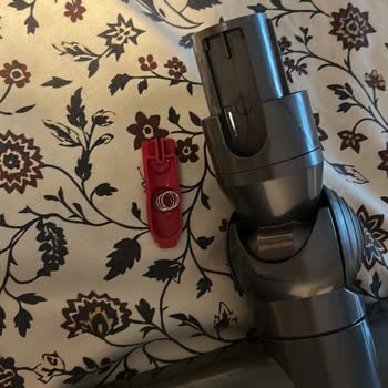 Kısa Sürede Kırılan Dyson Halı Başlığına Tamir Seçeneği Sunulmadı