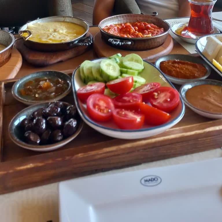 Menüde Belirtilen Kahvaltı Ürünleri Gelmedi, Yanıltıcı Tahin Pekmez Sunumu