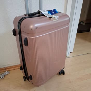 AJet beschädigte meinen Koffer und ich fordere jetzt eine Entschädigung
