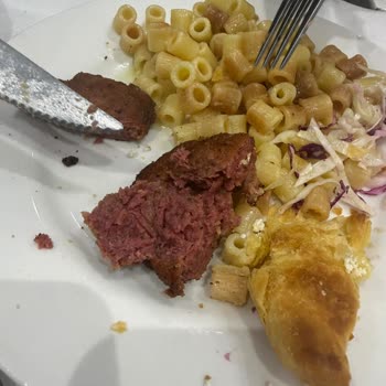 Ücretine Uymayan Kalitesiz Yemek Ve Kaba Otel Hizmeti