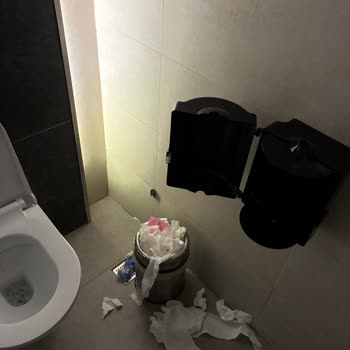 Cadde 54 AVM Tuvaletlerinde Hijyen Sorunları Ve Peçete Eksikliği