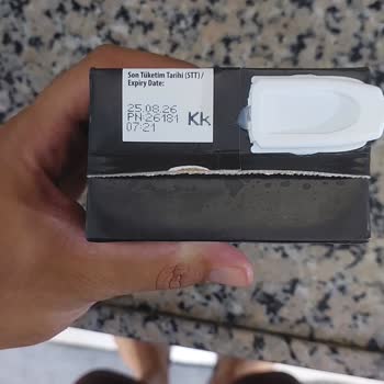 A101'de Son Kullanma Tarihi Geçmemiş Sütün Kahverengi Rengi Ve Kötü Kokusu