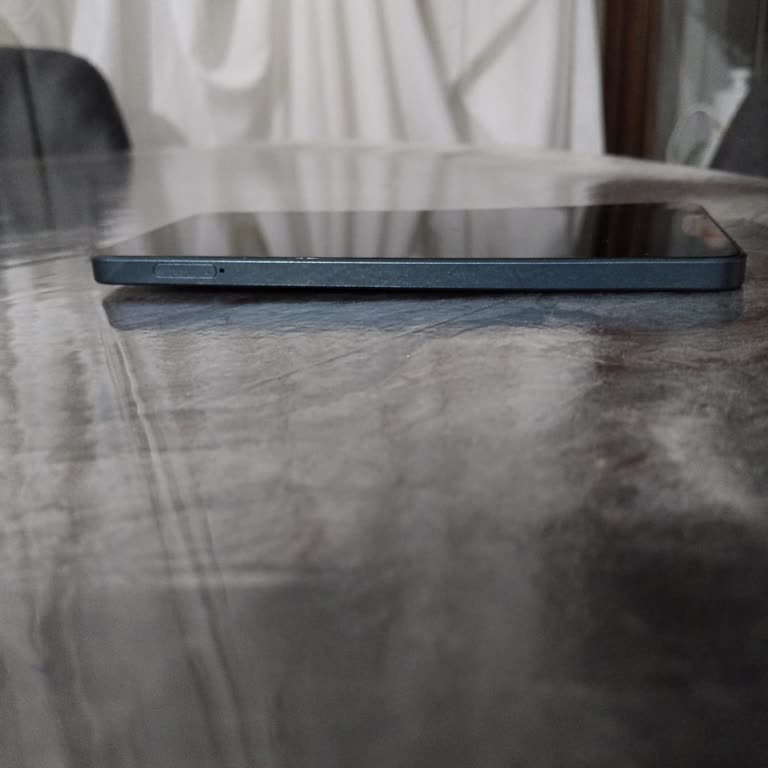 Arka Kapak Değiştirildi Ama Telefonun Yamulması Onarılmadı