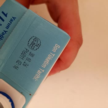 İçim 1 Litre Yarım Yağlı Sütte Böcek: Hijyen Sorunu Ve Marka Güveni Zedelenmesi