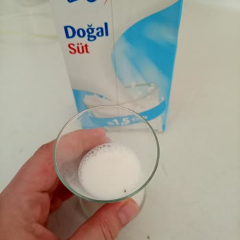 İçim 1 Litre Yarım Yağlı Sütte Böcek: Hijyen Sorunu Ve Marka Güveni Zedelenmesi