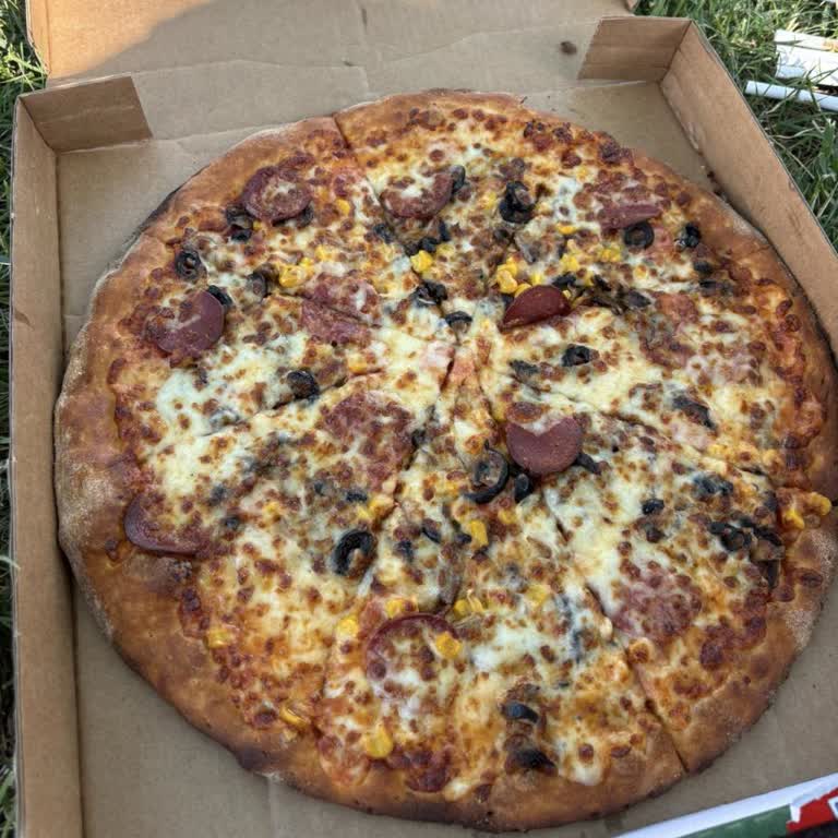 Pizza sin Salchicha de Papa John’s Enviada con Salchicha, Solicito Reembolso