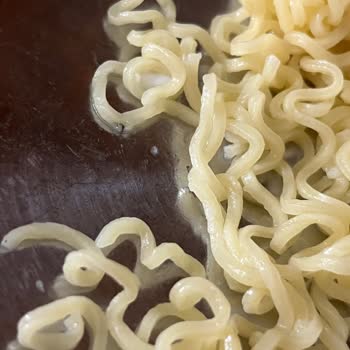 Şok Market Noodle'unda Böcek Benzeri Yabancı Madde Bulundu