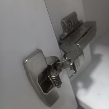 Kelebek Mobilya'dan Gelen Banyo Dolabının Hasarlı Ve Kullanılamaz Şekilde Teslim Edilmesi