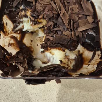 Satılan Profiterol Ve Kadayıflı Muhallebide Bozulma Ve Sağlık Riski