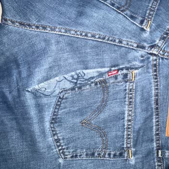 Levi’s Jean Pantolonunda Dikiş Yerlerinden Yırtık Ve Hızlı Bozulma