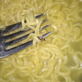 BİM Mağazasında Satın Alınan İndomie Noodle’da Böcek Bulunması