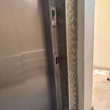 Horoz Lojistik’in Teslimatı Asansörde Telefonu Kırdı Ve Ortak Alanı Kirletti