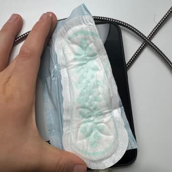 Molped Nioli Yağlı Günlük Pedlerde Kaşıntı Ve Şişlik Şikayeti