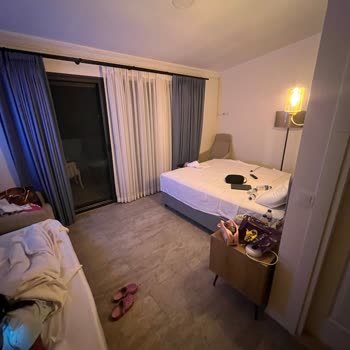 Rezervasyon Odası Yanlış Verildi Ve Arı/Sinek Sorunu Tatili Mahvetti