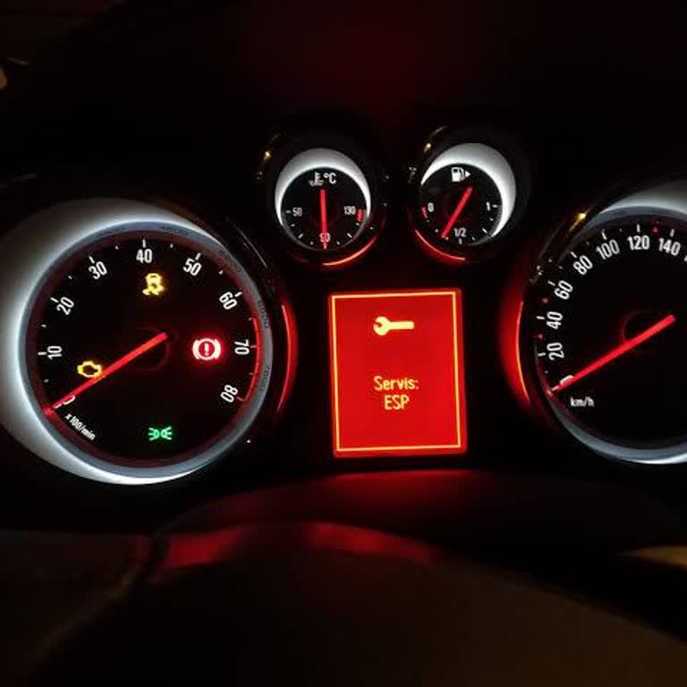 Opel Astra ESP Arızası Ve Motor Teklemesi Kalıcı Çözüm Bekliyor