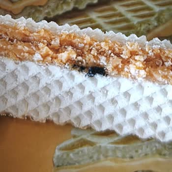 Eti Hoşbeş Kavun Aromalı Gofret Üzerinde Siyah Yabancı Madde Görüldü