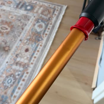 Defolu Dyson Süpürge: Çizik, Göçük Ve Tüy Çekmiyor, Müşteri Hizmetleri Sorunlu