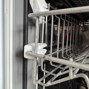 Bosch Bulaşık Makinesinin İçinde Pas Ve Lekeler: Değişim İsteği