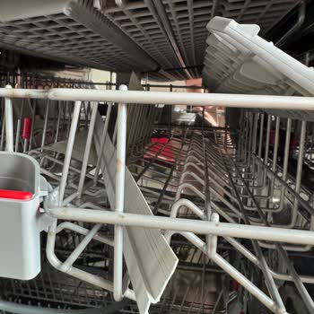 Bosch Bulaşık Makinesinin İçinde Pas Ve Lekeler: Değişim İsteği