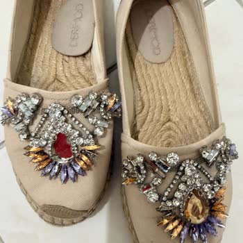 Derimod Taşlı Espadril Ayakkabısının Taşları Kısa Sürede Döküldü