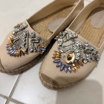 Derimod Taşlı Espadril Ayakkabısının Taşları Kısa Sürede Döküldü