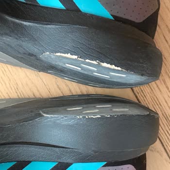 Hepsiburada Ve Adidas Türkiye Umursamazlığı: Erken Aşınan Ayakkabı İçin Değişim Ve İade Talebi