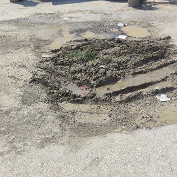 Hatay Arsuz’da Uzun Süredir Çukur Ve Çamur Yol Kullanımını Engelliyor